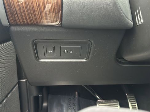 Used 2022 Land Rover Range Rover Sport HSE Silver Edition image 23