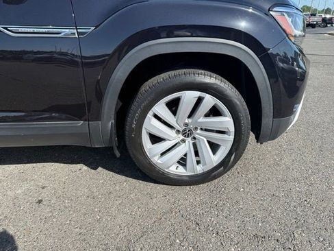 Used 2020 Volkswagen Atlas Cross Sport SE w/ Panoramic Sunroof Package FWD image 8