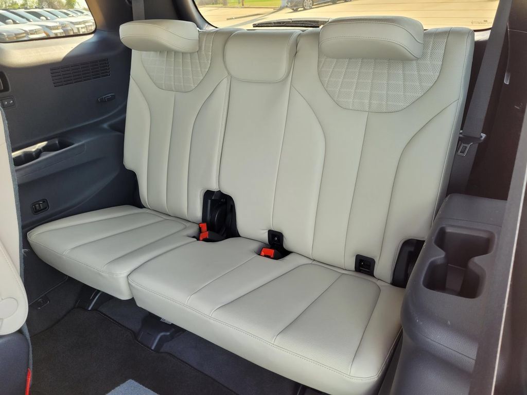 Used 2024 Hyundai Palisade Limited FWD image 14