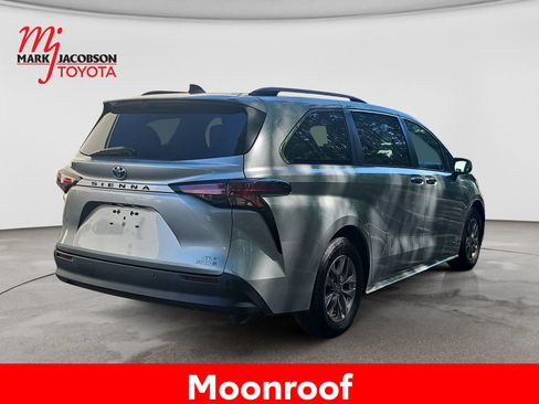 Used 2021 Toyota Sienna XLE FWD image 9