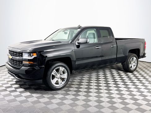 Used 2018 Chevrolet Silverado 1500 Custom w/ Custom Value Package RWD image 4