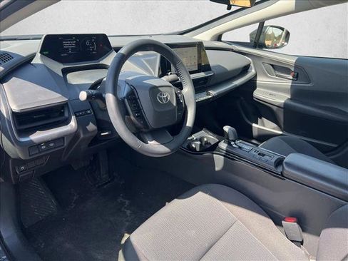 Used 2025 Toyota Prius LE image 9