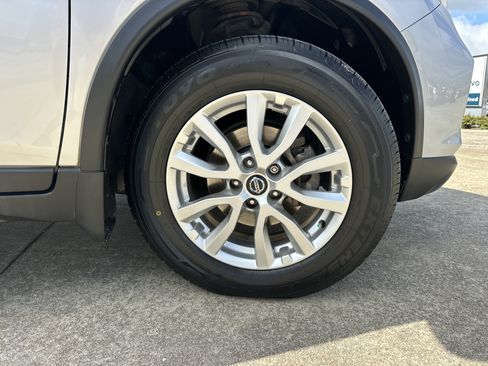 Used 2020 Nissan Rogue SV FWD image 18
