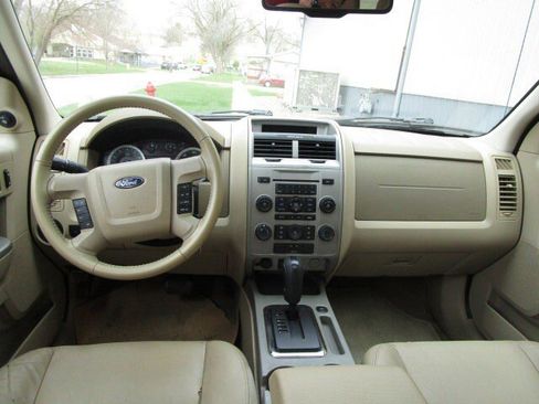 Used 2010 Ford Escape XLT image 11