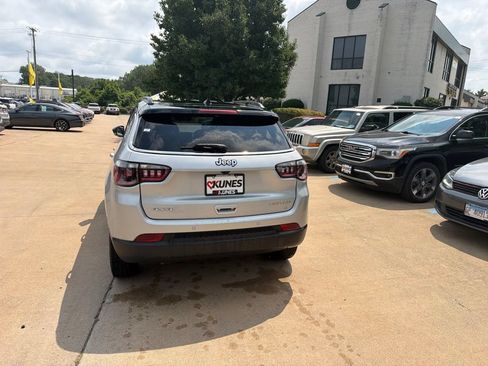 Used 2025 Jeep Compass Limited AWD/4WD image 9
