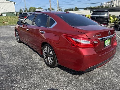 Used 2016 Nissan Altima 2.5 SL w/ 2.5 Technology Package FWD image 6