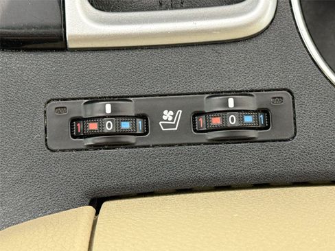 Used 2016 Toyota Highlander Limited FWD image 8