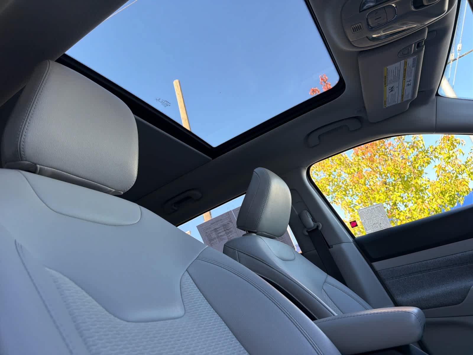 Used 2022 Jeep Compass Latitude w/ Sun and Sound Group FWD image 17