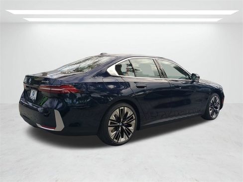 New 2026 BMW i5 eDrive40 w/ Premium Package image 4