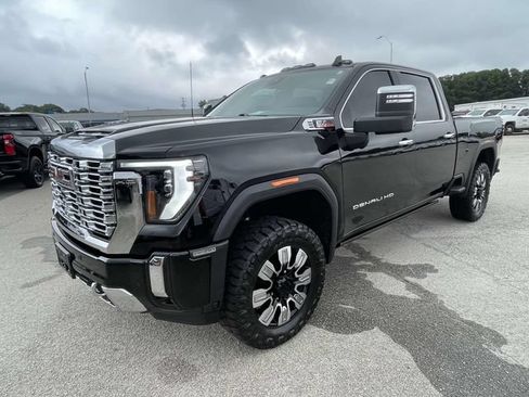 Used 2025 GMC Sierra 2500 Denali w/ Denali Reserve Package AWD/4WD image 9