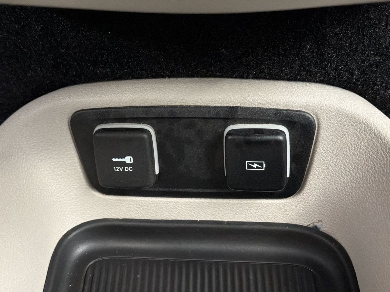 Used 2021 Chrysler Pacifica Touring-L w/ Uconnect Theater Family Group FWD image 35