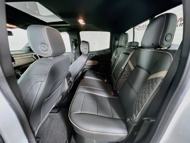 Used 2025 GMC Canyon Denali AWD/4WD image 24