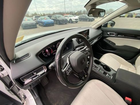 Used 2022 Honda Civic EX image 9