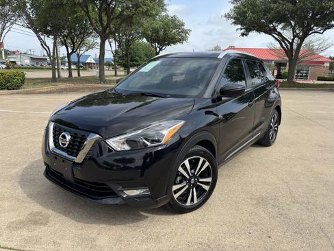 Used 2020 Nissan Kicks SR image 1