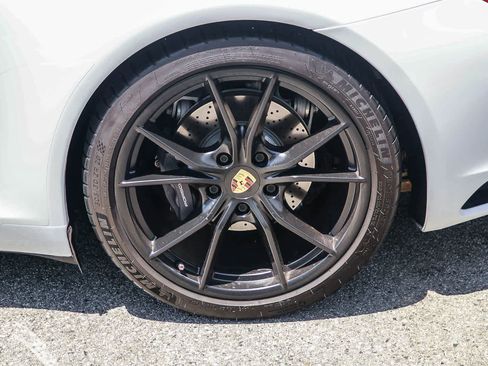 Used 2019 Porsche 911 Carrera 4 AWD/4WD image 8