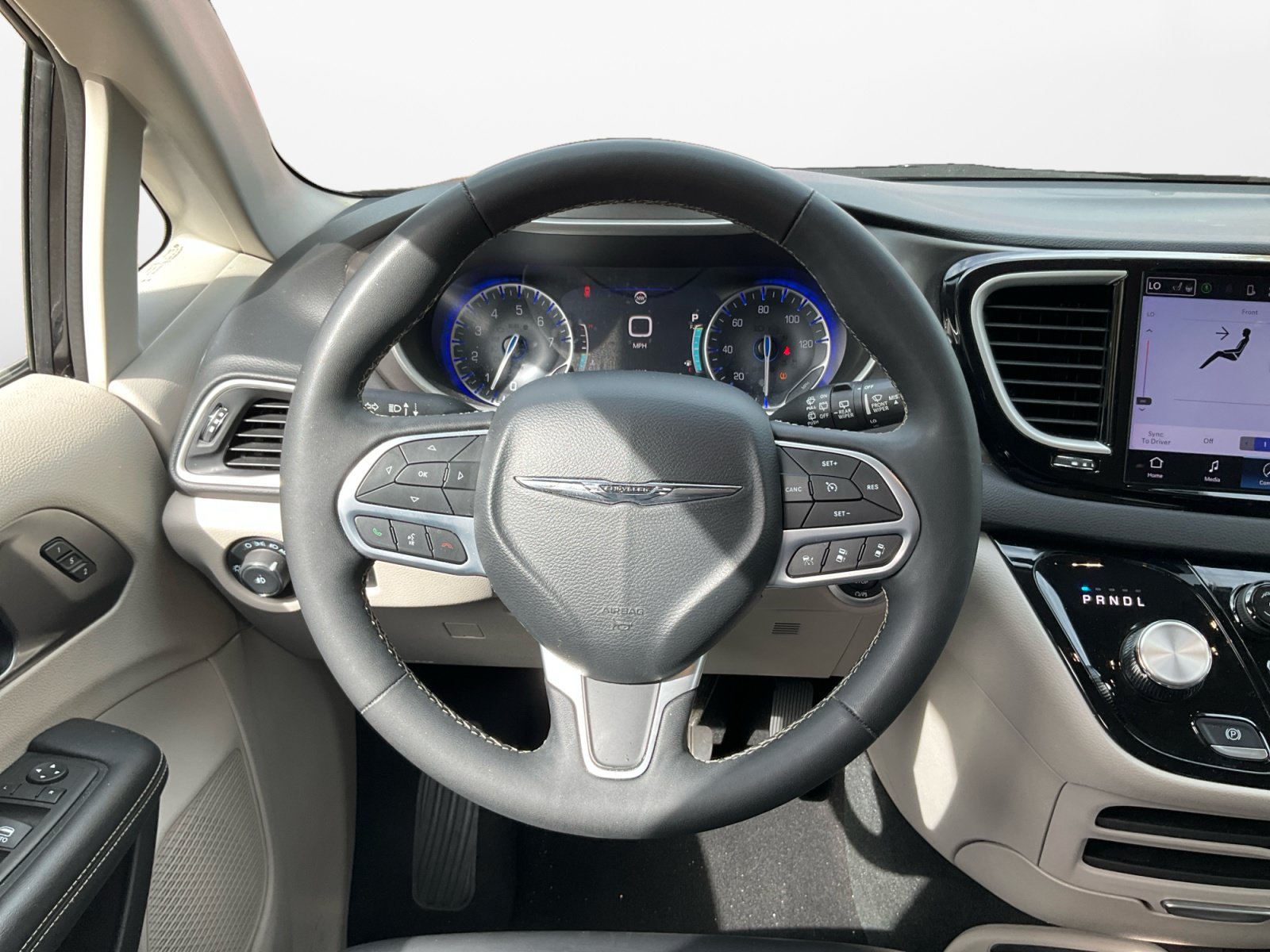 Used 2024 Chrysler Pacifica Touring-L FWD image 14