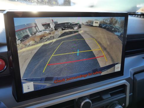 Certified 2025 Toyota Tacoma TRD Off-Road image 32