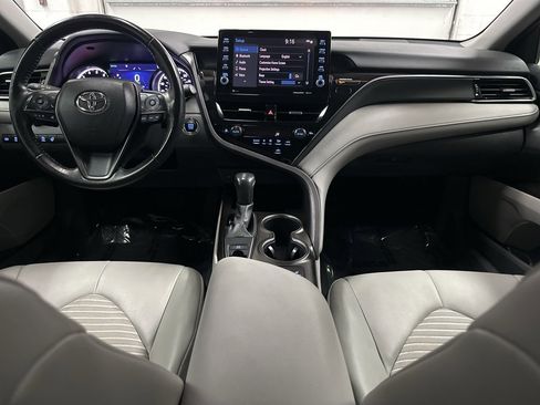 Used 2021 Toyota Camry SE w/ Cold Weather Package image 20