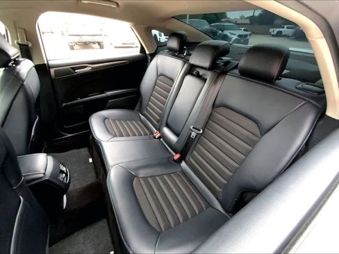 Used 2017 Ford Fusion SE w/ Equipment Group 201A FWD image 20