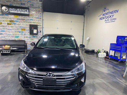 Used 2020 Hyundai Elantra SE FWD image 3