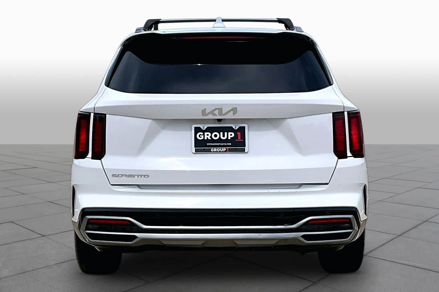 Used 2023 Kia Sorento EX w/ Panoramic Sunroof Package FWD image 5
