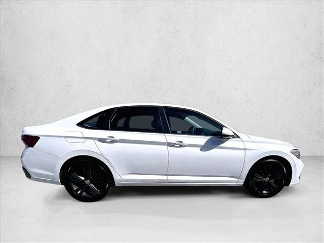 Used 2023 Volkswagen Jetta SE FWD image 5