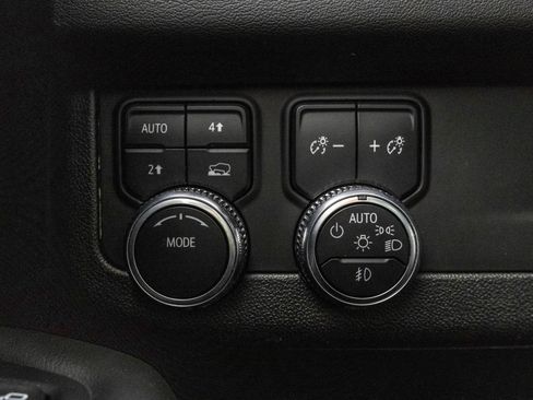Used 2023 GMC Yukon SLT w/ SLT Luxury Package AWD/4WD image 24