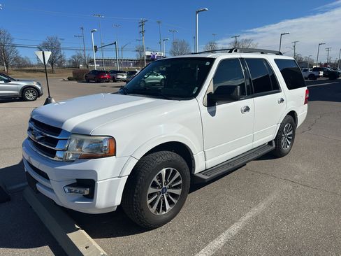 Used 2015 Ford Expedition XLT w/ Equipment Group 201A image 3