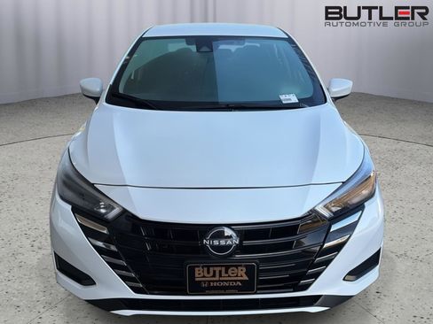 Used 2025 Nissan Versa SV FWD image 9