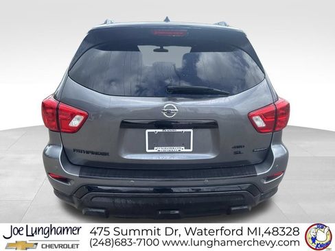 Used 2018 Nissan Pathfinder SL w/ Midnight Edition Package AWD/4WD image 4
