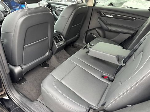 New 2025 VinFast VF 8 Eco AWD/4WD image 18