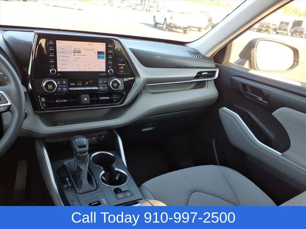 Used 2022 Toyota Highlander L FWD image 26