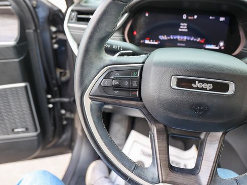 Used 2022 Jeep Grand Cherokee L Limited w/ Luxury Tech Group II image 18