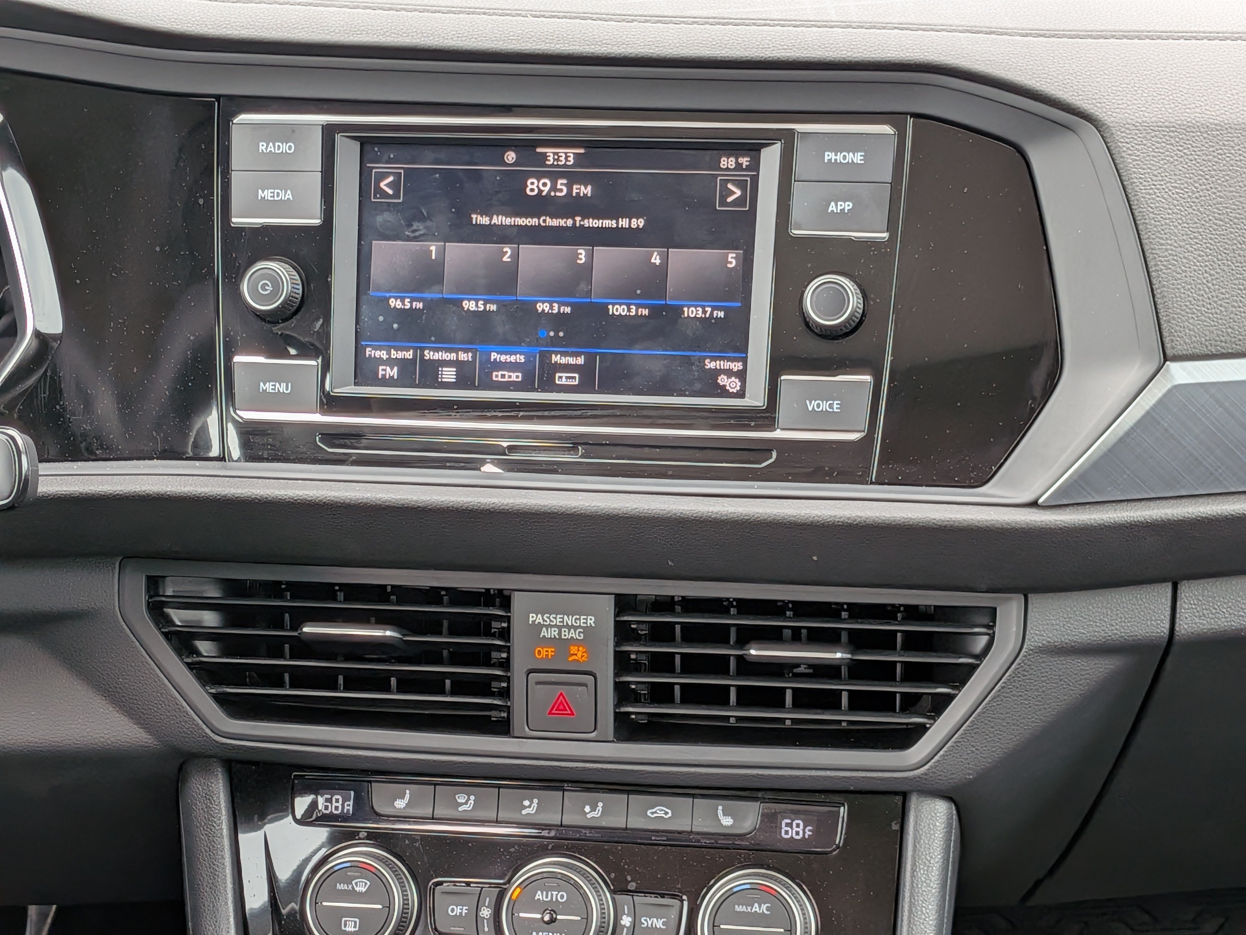 Used 2023 Volkswagen Jetta SE FWD image 17