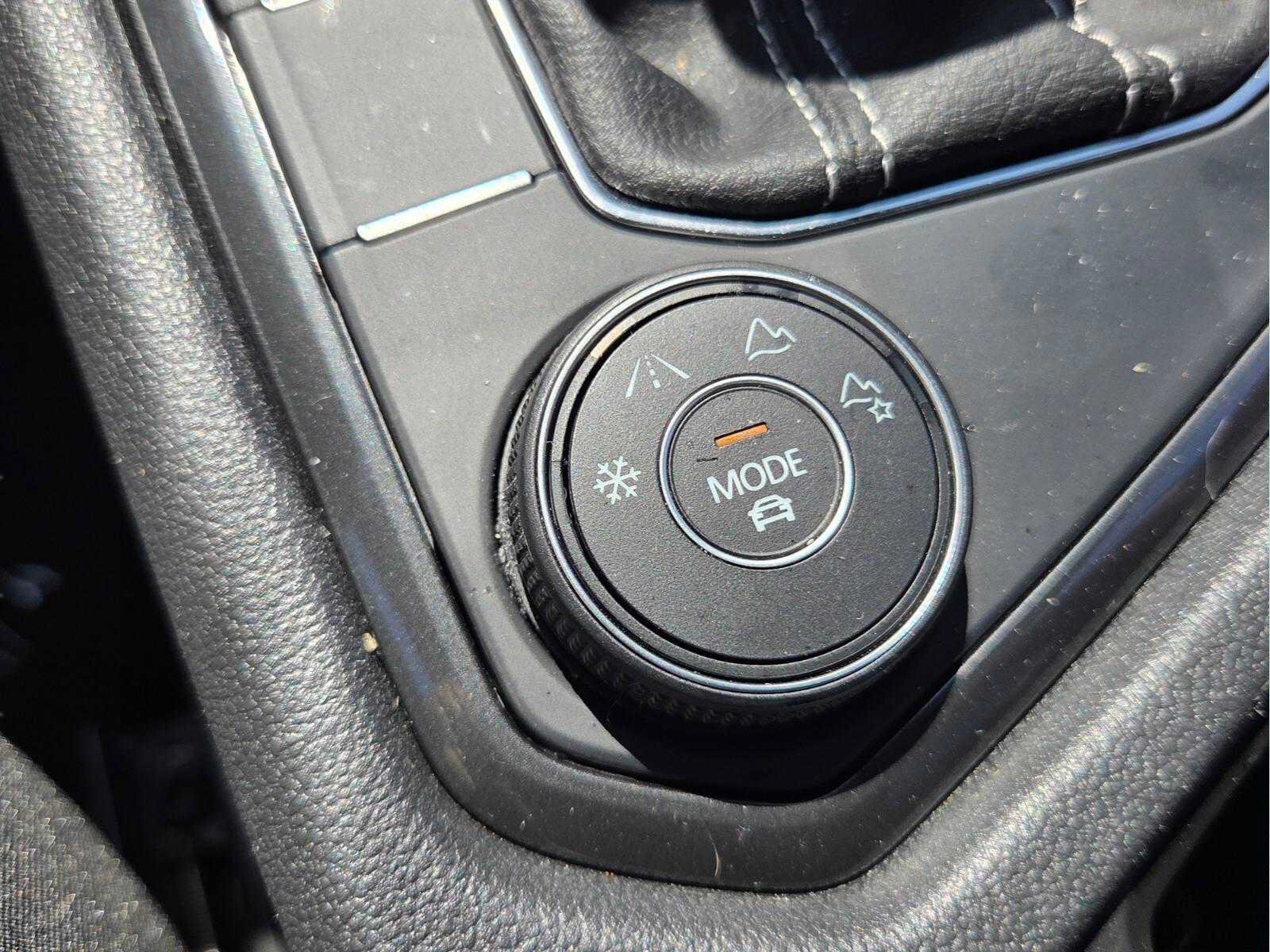 Used 2022 Volkswagen Tiguan SEL R-Line AWD/4WD image 37