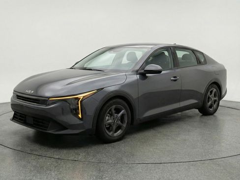 Used 2025 Kia K4 image 3