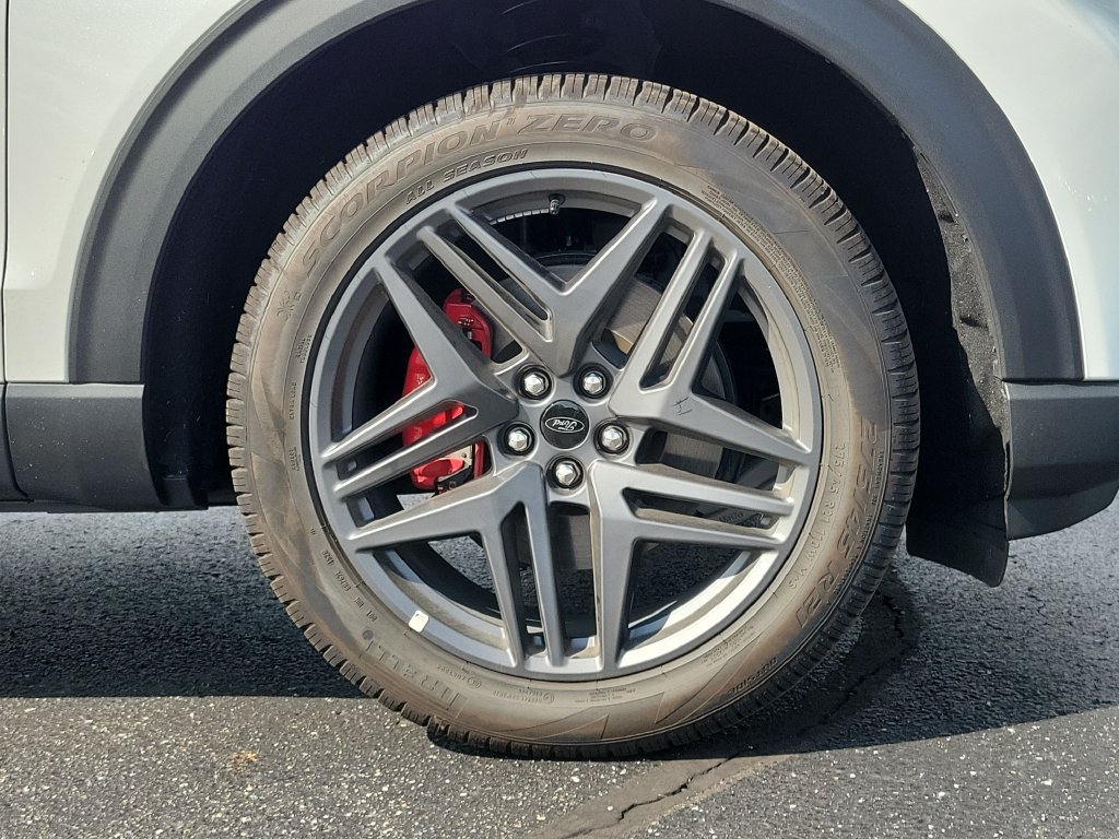 New 2026 Ford Explorer ST-Line w/ ST-Line Street Pack AWD/4WD image 9