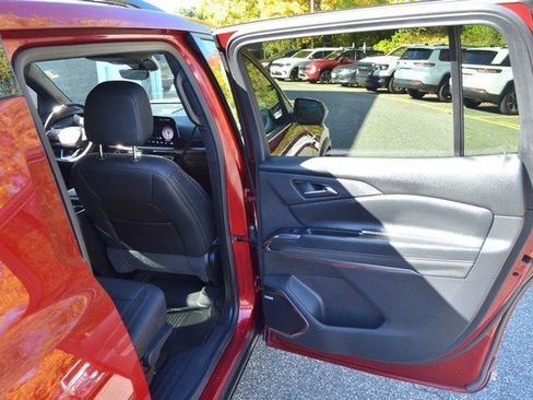 Used 2024 Chevrolet Traverse Z71 w/ Enhanced Driving Package image 32