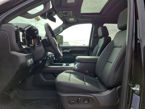 New 2025 GMC Sierra 3500 SLT w/ SLT Convenience Package image 23