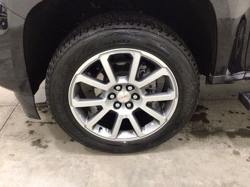 Used 2022 GMC Canyon Denali image 8