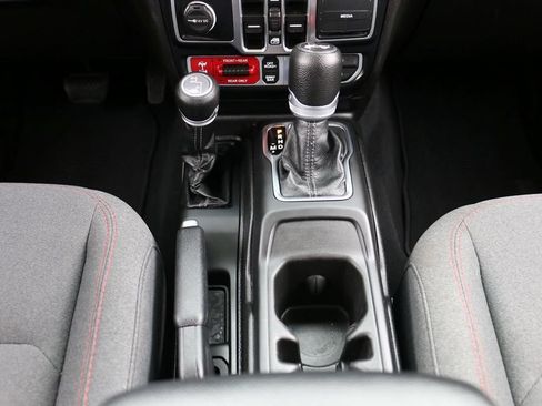Used 2024 Jeep Wrangler Unlimited Rubicon AWD/4WD image 32