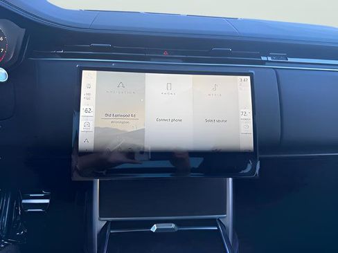 New 2025 Land Rover Range Rover Long Wheelbase SE image 22