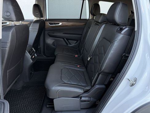 New 2025 Volkswagen Atlas SE image 24