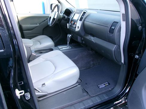 Used 2018 Nissan Frontier PRO-4X image 9