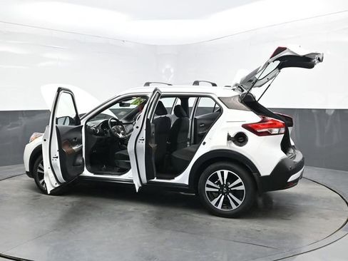 Used 2020 Nissan Kicks SR w/ Exterior Package image 40