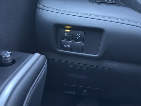 Used 2024 Toyota Highlander LE image 28