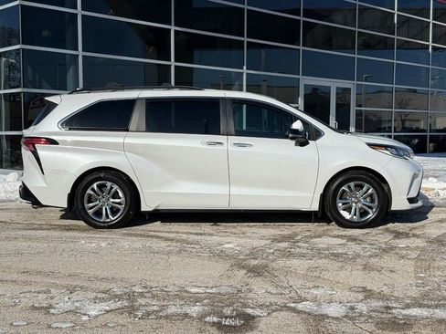 Used 2023 Toyota Sienna XSE image 2
