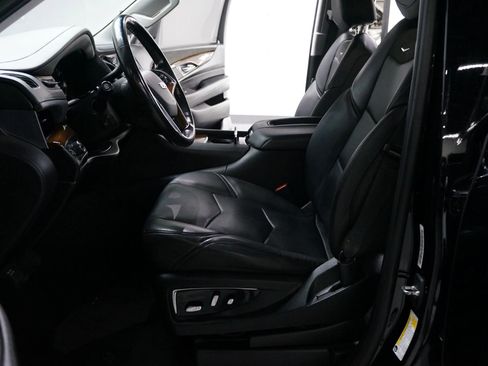 Used 2019 Cadillac Escalade Luxury image 11