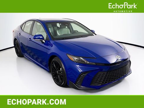 Used 2026 Toyota Camry SE FWD image 1