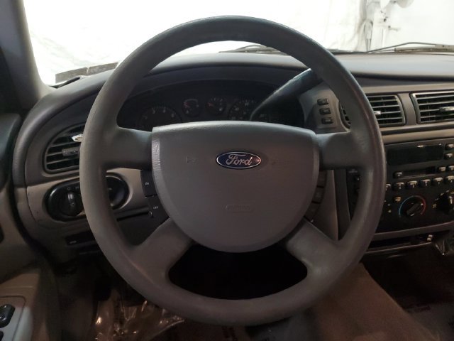 Used 2005 Ford Taurus SE FWD image 16